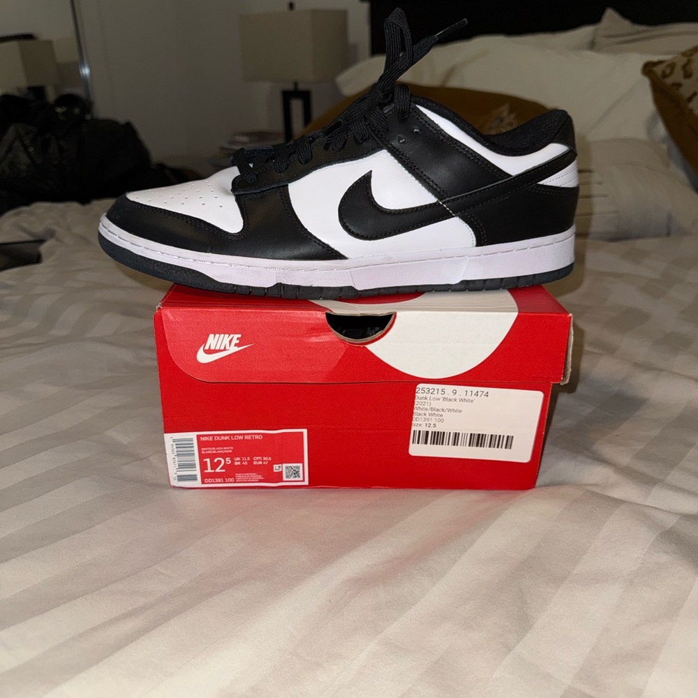 Nike Classic Black and White Low-Tops